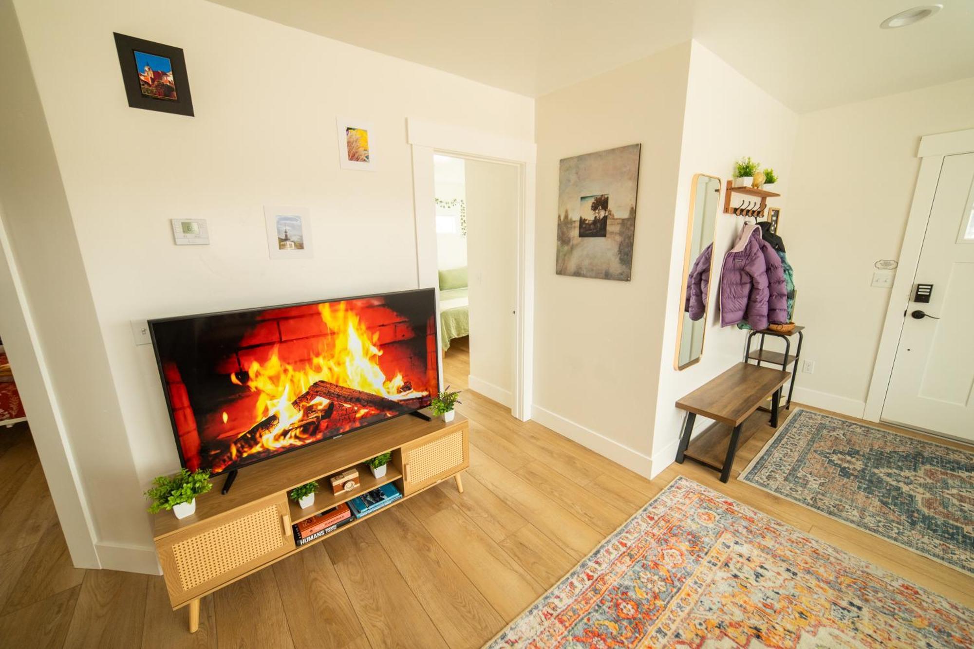 Reno'S Biggest Little House - Cozy Home Theatre Exterior photo