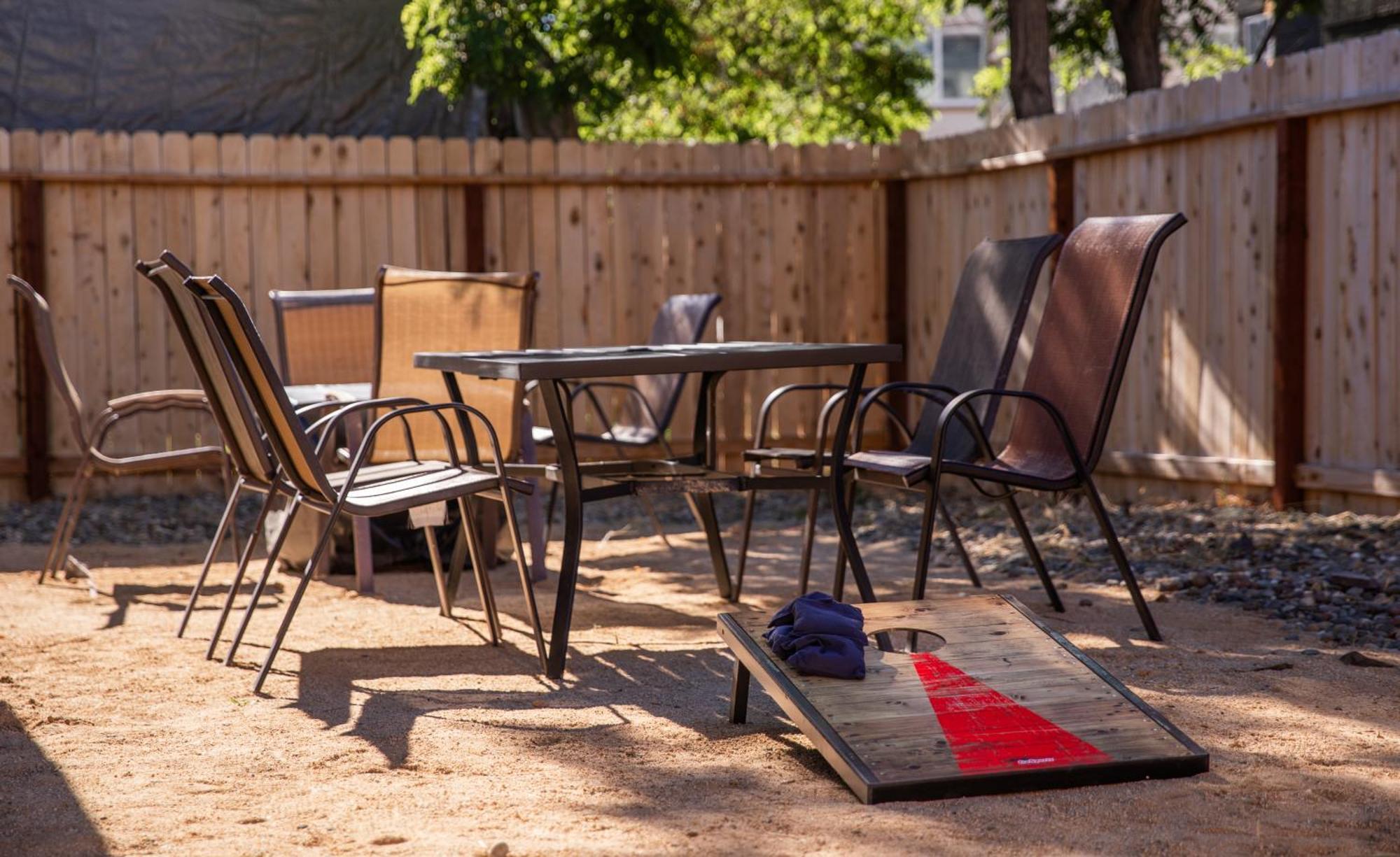 Reno'S Biggest Little House - Cozy Home Theatre Exterior photo